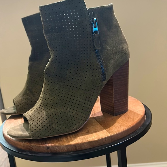 Jessica Simpson dark olive suede open-toe bootie  Sz 8.5 - Picture 3 of 6